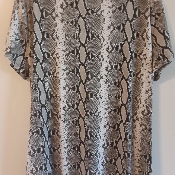 Ellen Tracy Snakeskin Print Casual Dress Top - Picture 2 of 3
